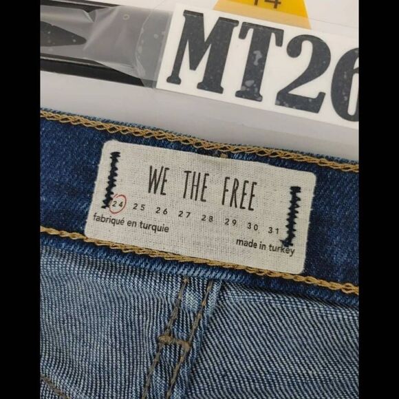 WE THE FREE ABOUT A GIRL DISTRESSED JEANS SIZE 24 SKINNY DESTROYED - Picture 5 of 5